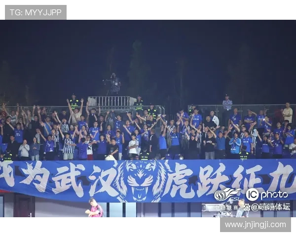 国足逆转取胜全场沸腾年轻锋线爆发点燃球迷激情