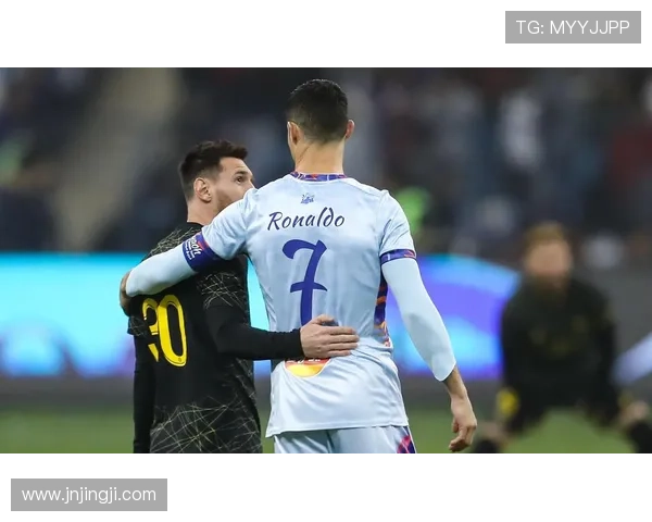 国际足坛最新动态：梅西重返巴萨传闻引发热议，C罗加盟沙特计划逐渐明朗