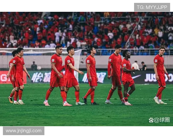 国足备战世预赛关键战主帅调整阵容年轻球员迎机遇引发球迷期待与讨论 国足备战世预赛关键战主帅调整阵容年轻球员迎机遇引发球迷期待与讨论