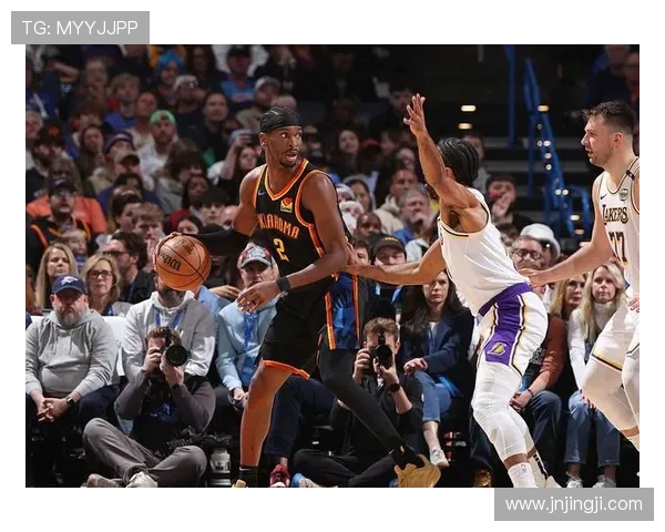 詹姆斯带领湖人逆转强敌西部格局再起波澜季后赛形势引发联盟关注